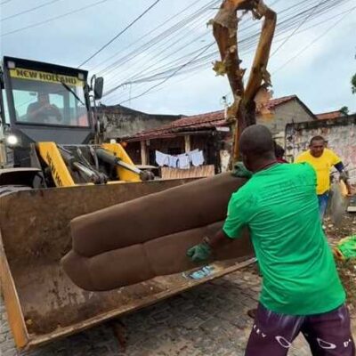 Prefeitura de Ilhéus realiza coleta de móveis em desuso no Nelson Costa