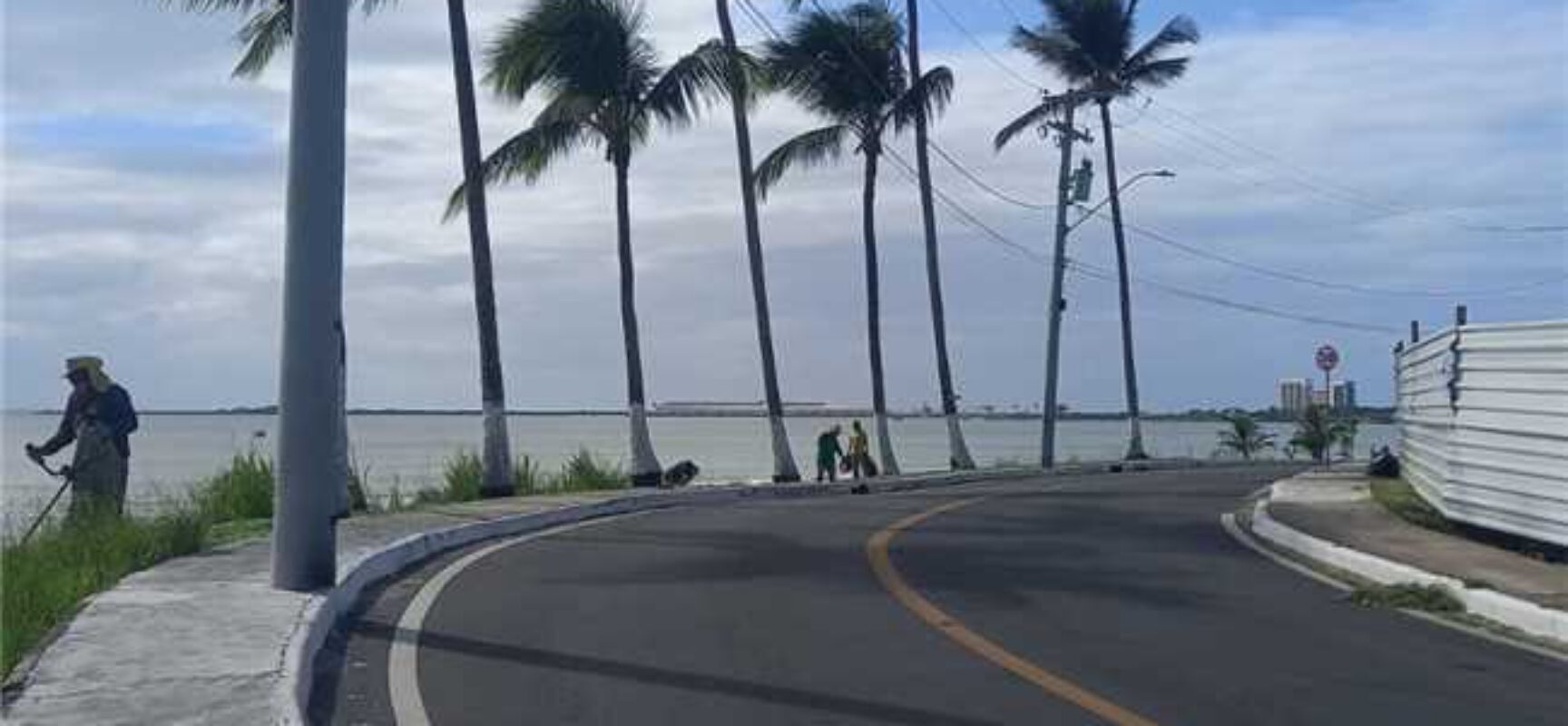 Avenida Contorno recebe serviços de manutenção urbana no Malhado