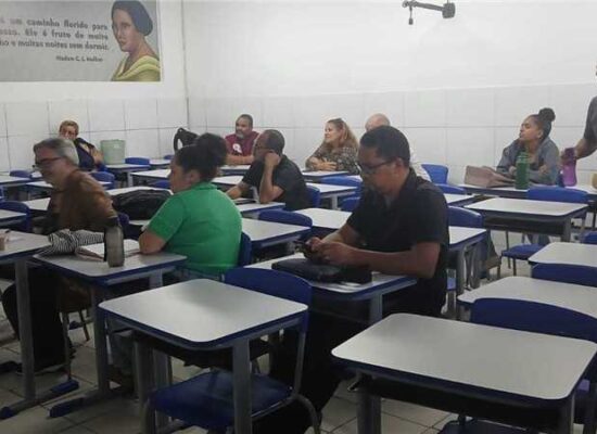Prefeitura realiza encontro formativo do PCR e do ProLEEI para educadores da rede municipal