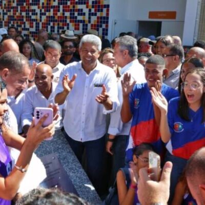 Inauguração de nova escola estadual amplia oferta de ensino em tempo integral para estudantes de Barra