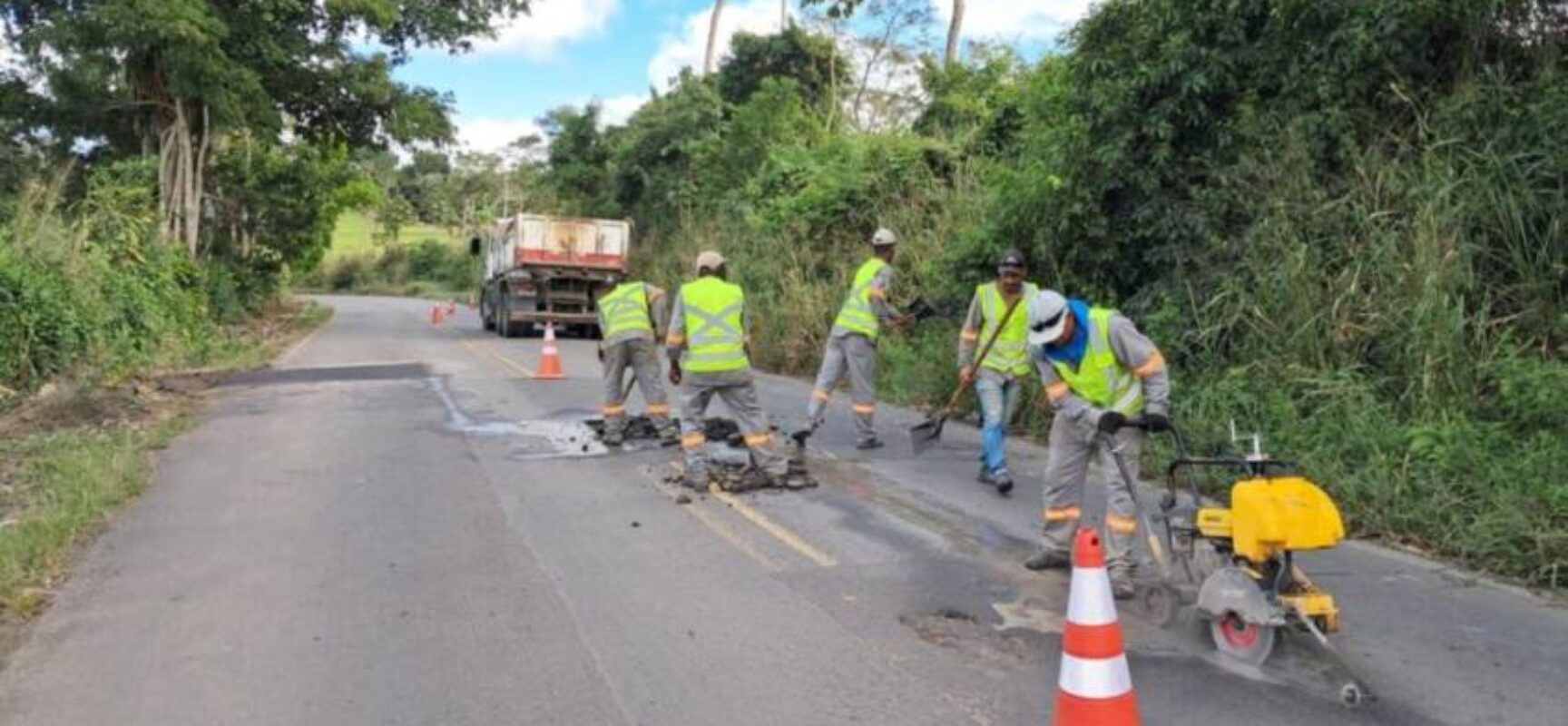 Mais de 1 mil km de estradas baianas passam por manutenção para receber fluxo do São João