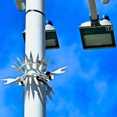 Após 81 furtos de luminárias na Garibaldi, prefeitura instala proteção em postes de Salvador