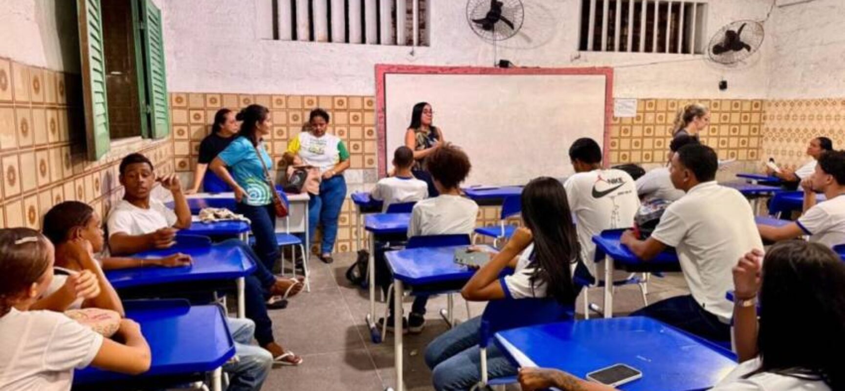 Secretaria Municipal da Educação recebe Menção Honrosa do MEC pelos avanços na Educação de Jovens, Adultos e Idosos em Itabuna