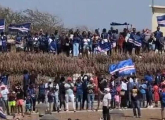 Seleção de Cabo Verde é recebida com festa na capital do país