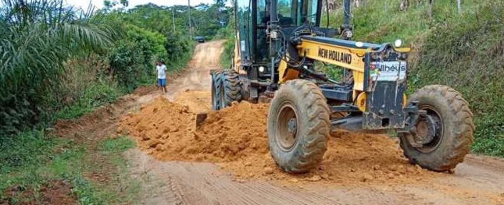 Patrolamento e tapa-buracos melhoram acesso e mobilidade em estradas da zona rural de Ilhéus
