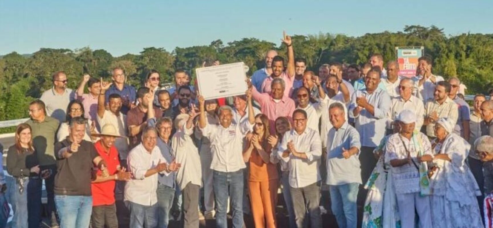 Prefeito Augusto Castro inaugura BA-649 ao lado do governador Jerônimo Rodrigues