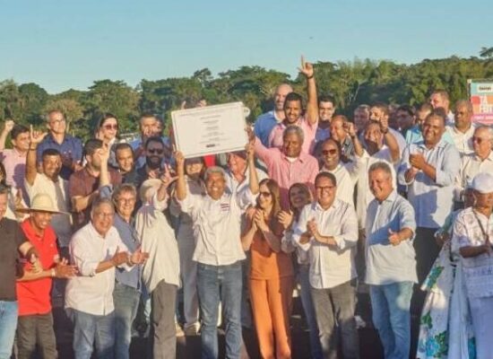 Prefeito Augusto Castro inaugura BA-649 ao lado do governador Jerônimo Rodrigues