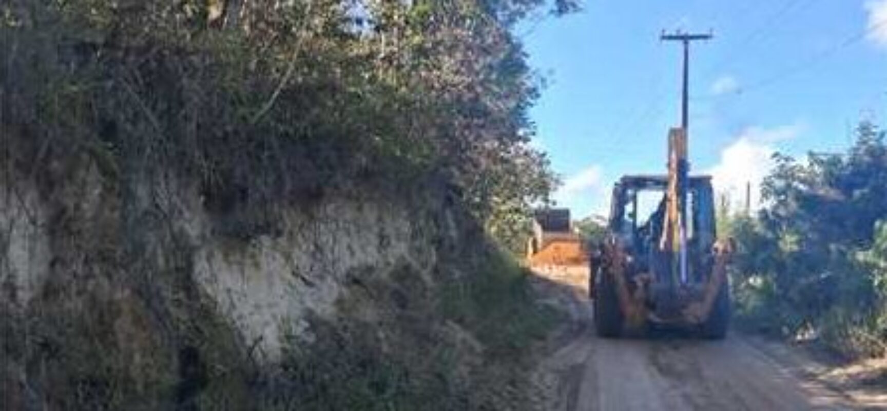 Prefeitura recupera pontos críticos na região de Sapucaeira, distrito de Olivença