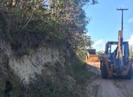 Prefeitura recupera pontos críticos na região de Sapucaeira, distrito de Olivença