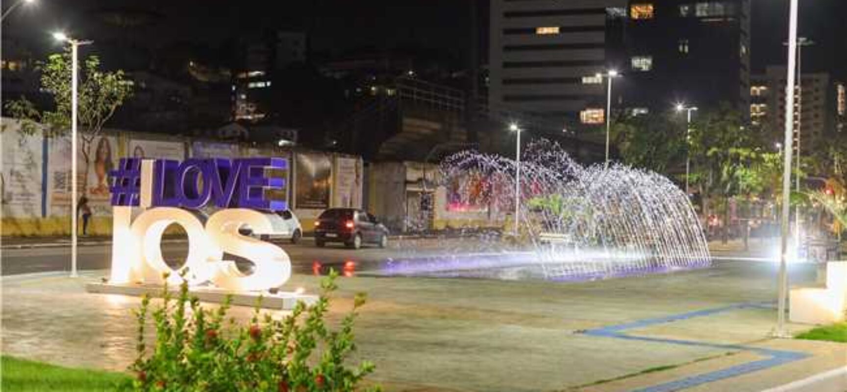 Túnel de água luminosa da Praça Misael Tavares passa a funcionar com novos horários