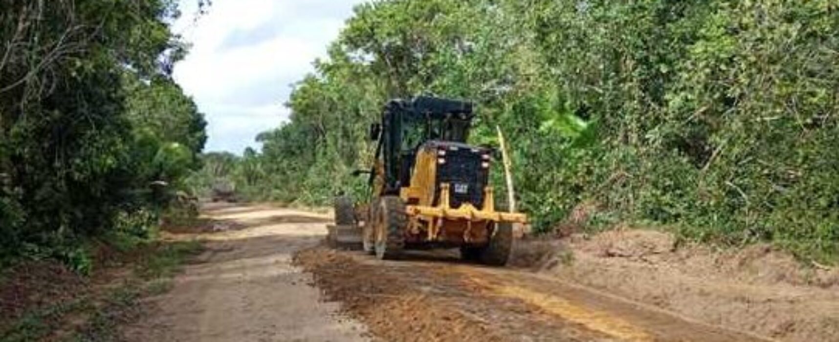 Prefeitura inicia recuperação da Estrada da Lagoa Encantada