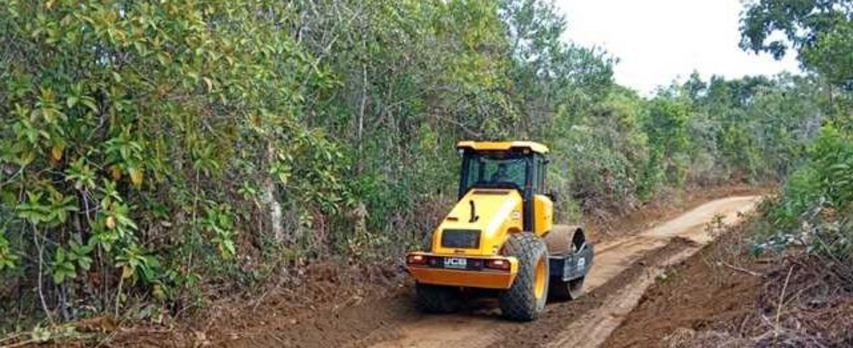 Prefeitura realiza patrolamento e encascalhamento na região do Aderno