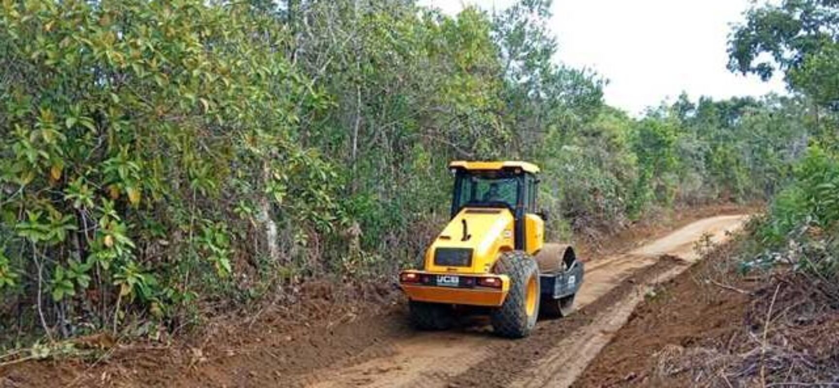 Prefeitura realiza patrolamento e encascalhamento na região do Aderno