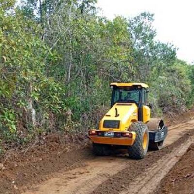 Prefeitura realiza patrolamento e encascalhamento na região do Aderno