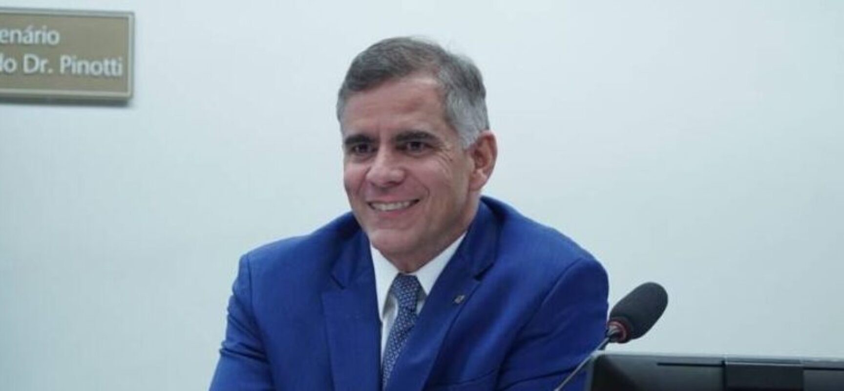 Leur Lomanto Jr. conduz aprovação de PEC que reduz teto do IPVA na CCJ