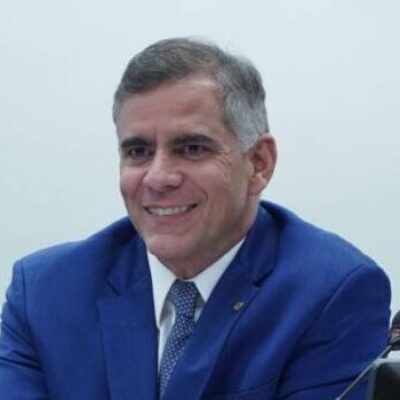 Leur Lomanto Jr. conduz aprovação de PEC que reduz teto do IPVA na CCJ