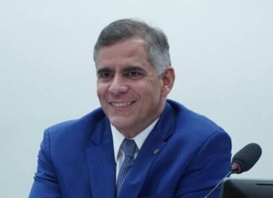 Leur Lomanto Jr. conduz aprovação de PEC que reduz teto do IPVA na CCJ