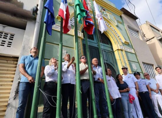 Governador participa da abertura e segue no cortejo do Dois de Julho em Salvador
