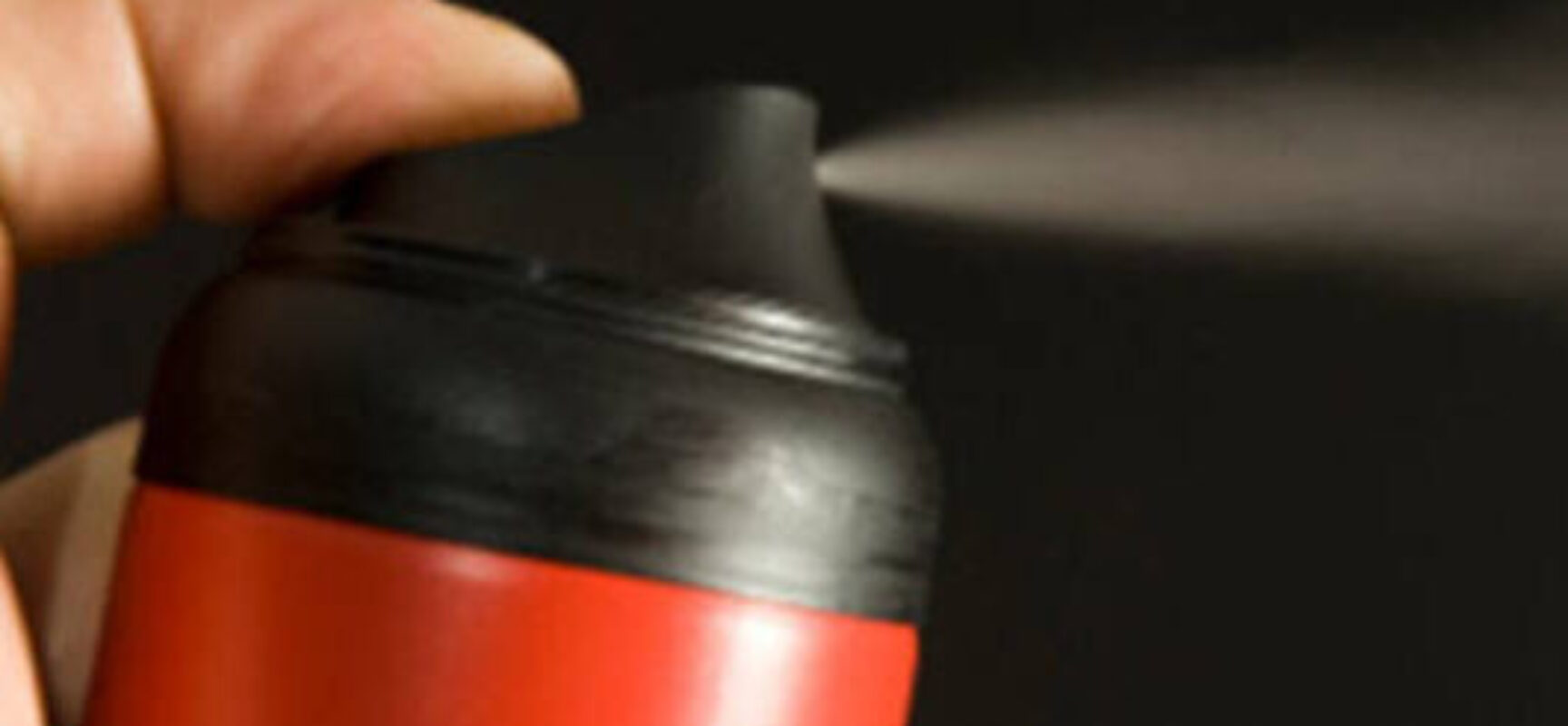 Mulheres podem comprar e usar spray de pimenta para defesa pessoal