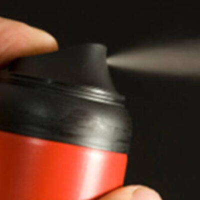 Mulheres podem comprar e usar spray de pimenta para defesa pessoal