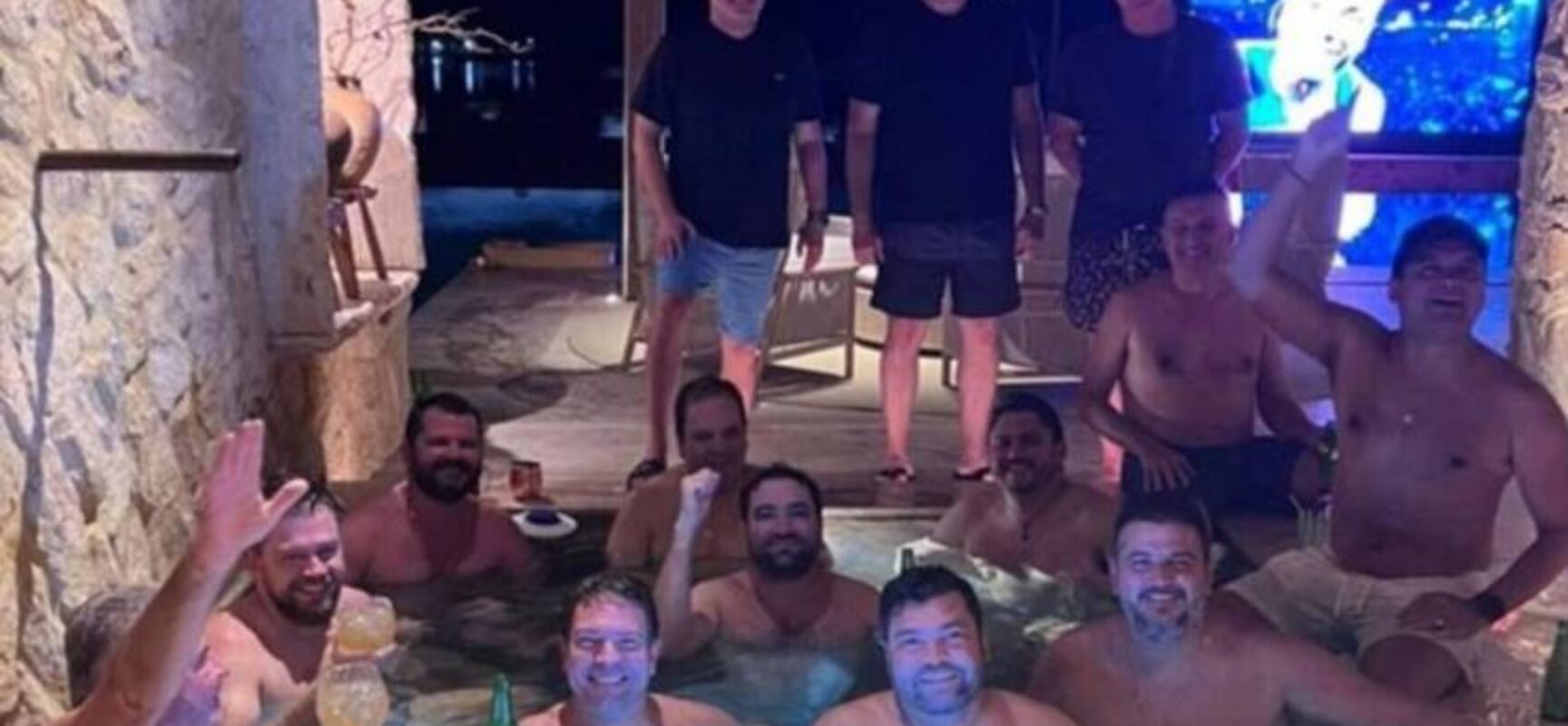 PF encontra foto de políticos baianos em festa com advogado investigado no caso do INSS