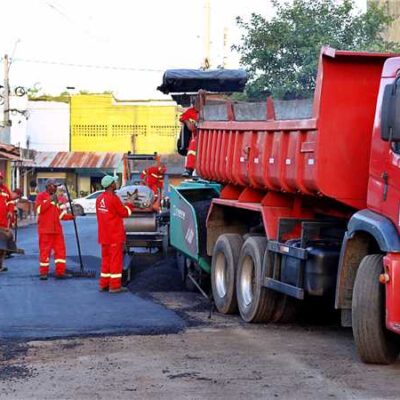 ILHÉUS: Asfalto chega à Rua Genebaldo Bispo e transforma acesso no Teotônio Vilela