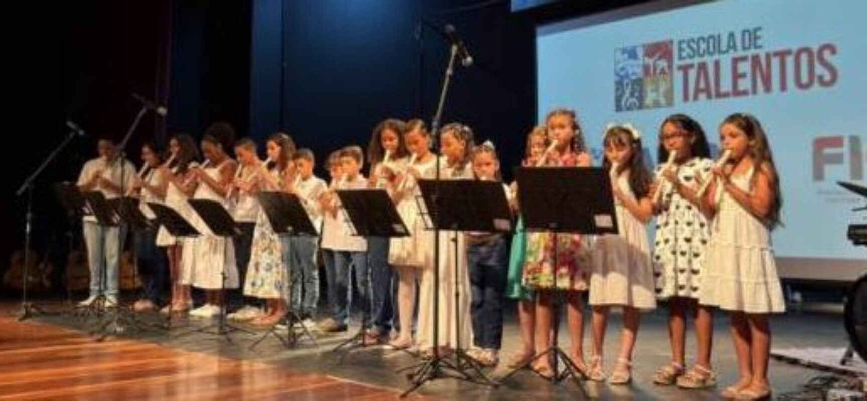 Escola de Talentos reúne mais de 250 alunos em noite de celebração à cultura em Itabuna