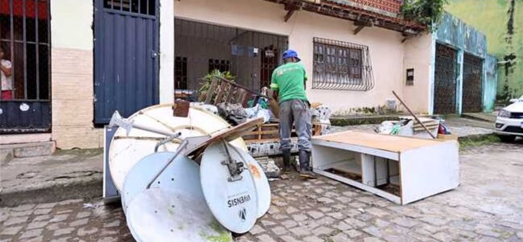 Cata-Treco recolhe materiais descartados no Nelson Costa e amplia calendário de ações em Ilhéus