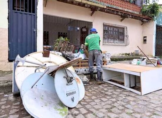 Cata-Treco recolhe materiais descartados no Nelson Costa e amplia calendário de ações em Ilhéus