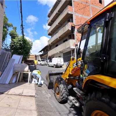 Cata-Treco segue para cinco bairros e orienta moradores sobre descarte