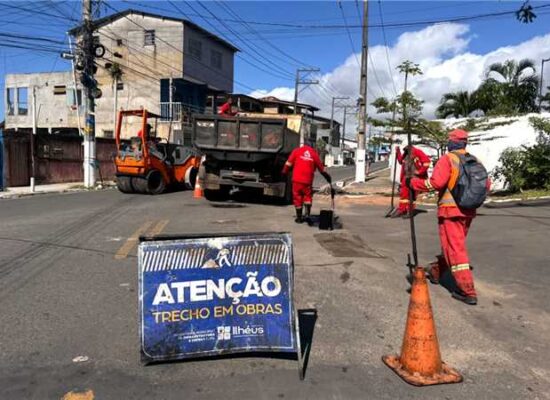 Alto da Conquista recebe recuperação de trechos com operação tapa-buraco
