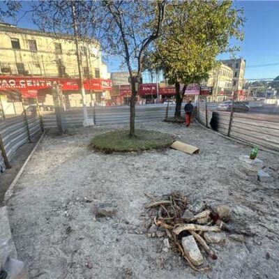 Prefeitura avança com requalificação do canteiro central da Praça Cairu