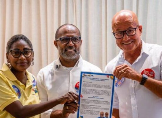 Bebeto e Gazo assinam Carta de Compromisso com as famílias atípicas da Bahia