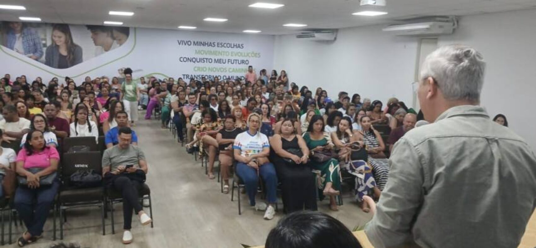 Prefeitura de Itabuna lança processo de elaboração do Plano Municipal de Educação com auditório da UNEX lotado