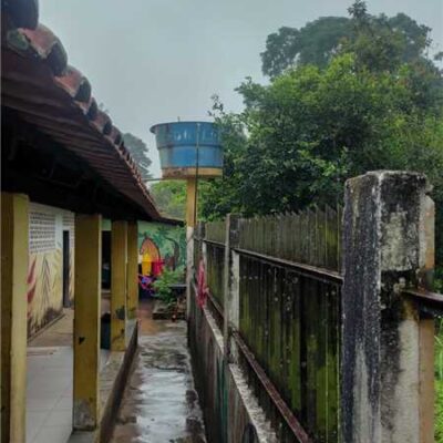 Escola da comunidade de Juerana recebe serviço de poda