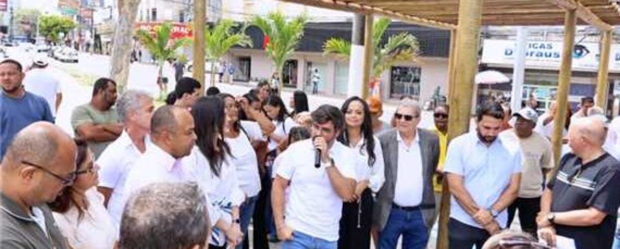 Canteiro central da Praça Cairu é entregue após obras de requalificação