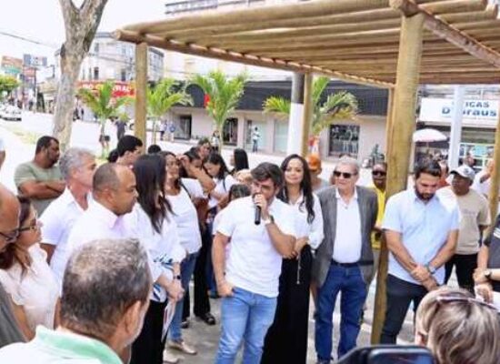 Canteiro central da Praça Cairu é entregue após obras de requalificação