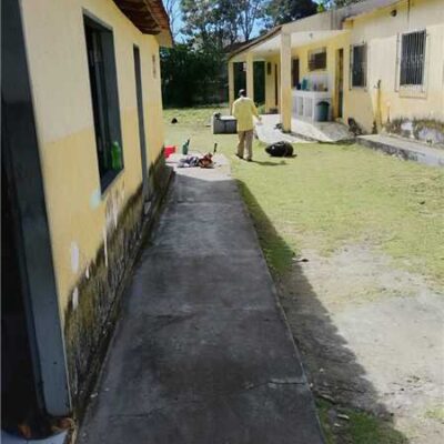 Prefeitura de Ilhéus realiza roçagem na Praça do Hernani Sá e na Creche Dom Eduardo