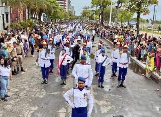 lhéus realiza Desfile Cívico de 7 de Setembro na Avenida Soares Lopes