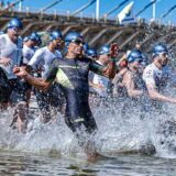 Atletas de diferentes países chegam a Ilhéus para disputa do Triathlon Cup International