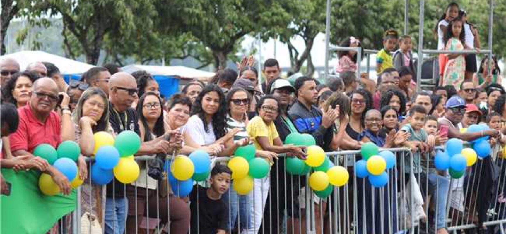 Cerca de 7 mil pessoas participam do desfile cívico em Ilhéus