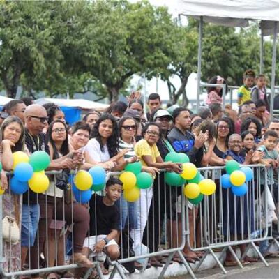 Cerca de 7 mil pessoas participam do desfile cívico em Ilhéus