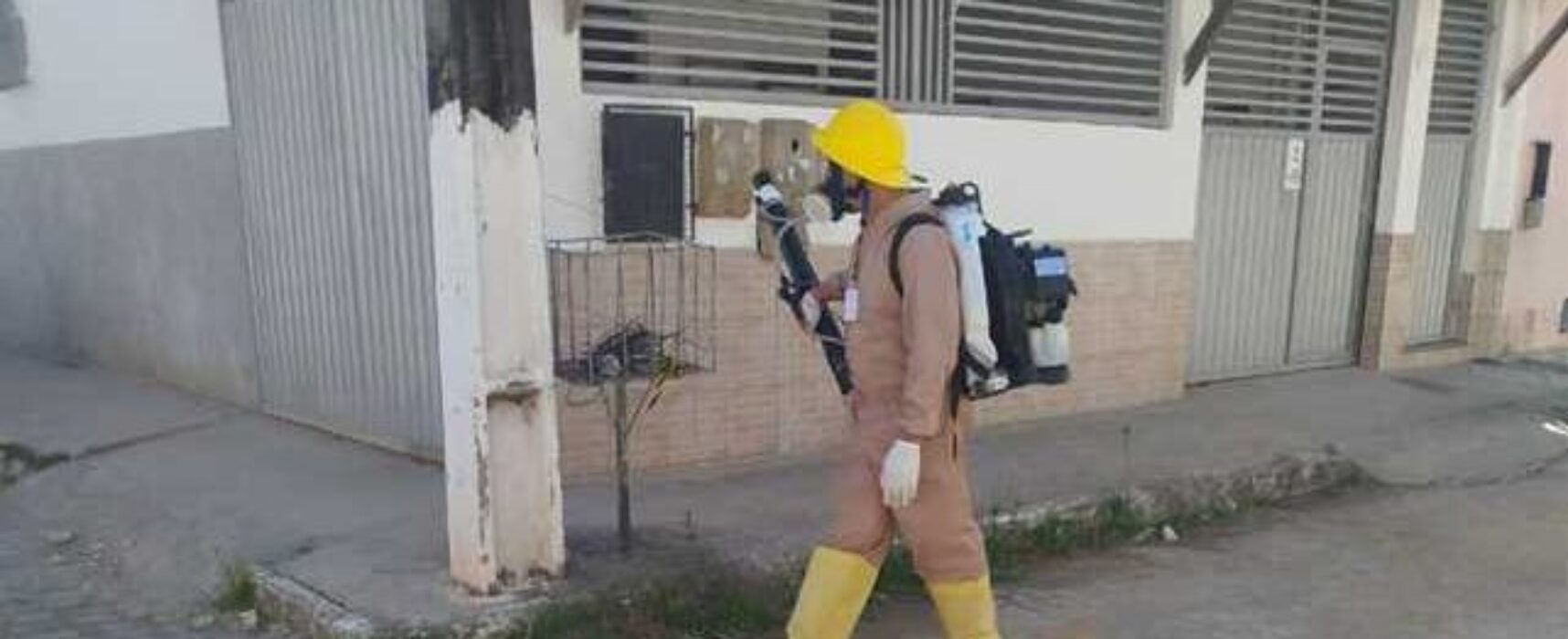 Prefeitura de Ilhéus intensifica bloqueio contra arboviroses com uso de máquinas costais