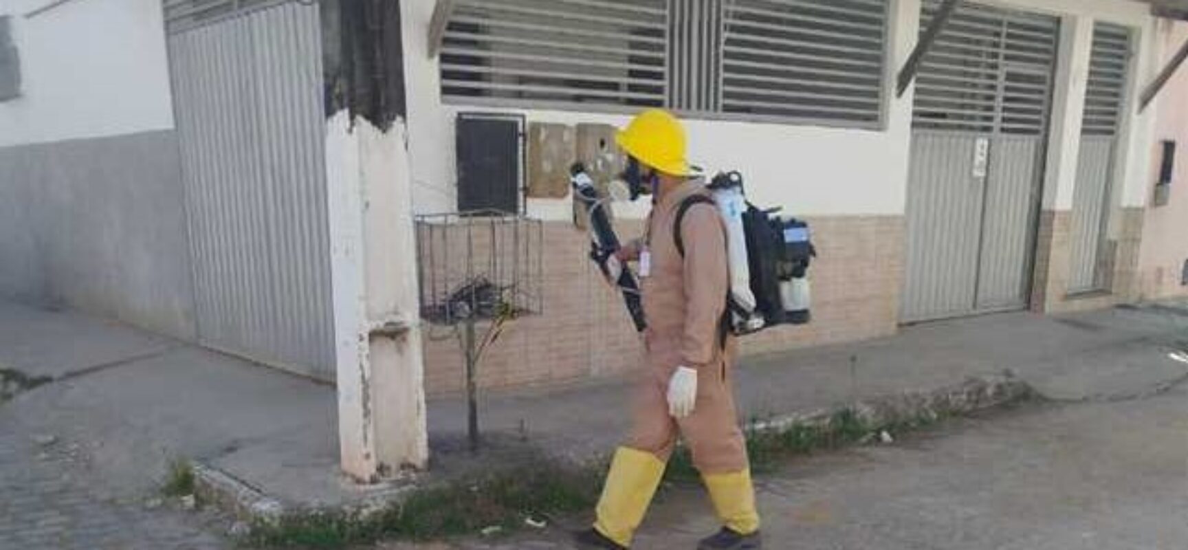Prefeitura de Ilhéus intensifica bloqueio contra arboviroses com uso de máquinas costais