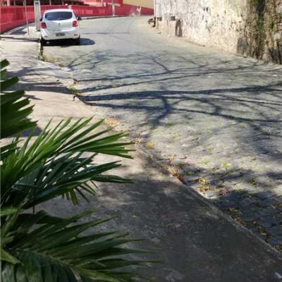 Varrição atende ruas do Teresópolis, na região da Piedade, em Ilhéus