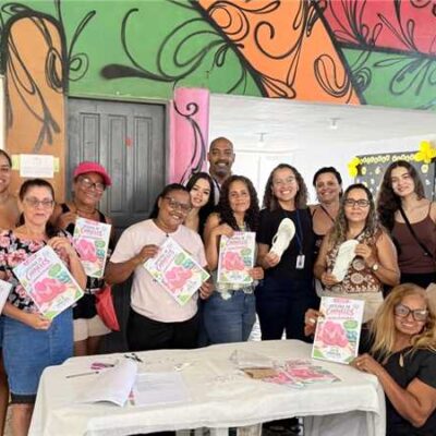 Oficina de customização de sandálias amplia oportunidades de renda para famílias atendidas pelo CRAS