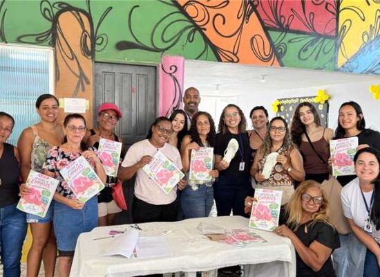 Oficina de customização de sandálias amplia oportunidades de renda para famílias atendidas pelo CRAS