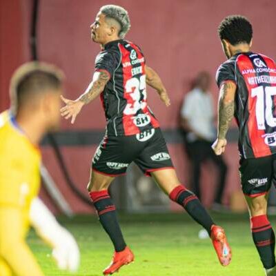 Vitória goleia a chapecoense. 1,2,3,4 x 0