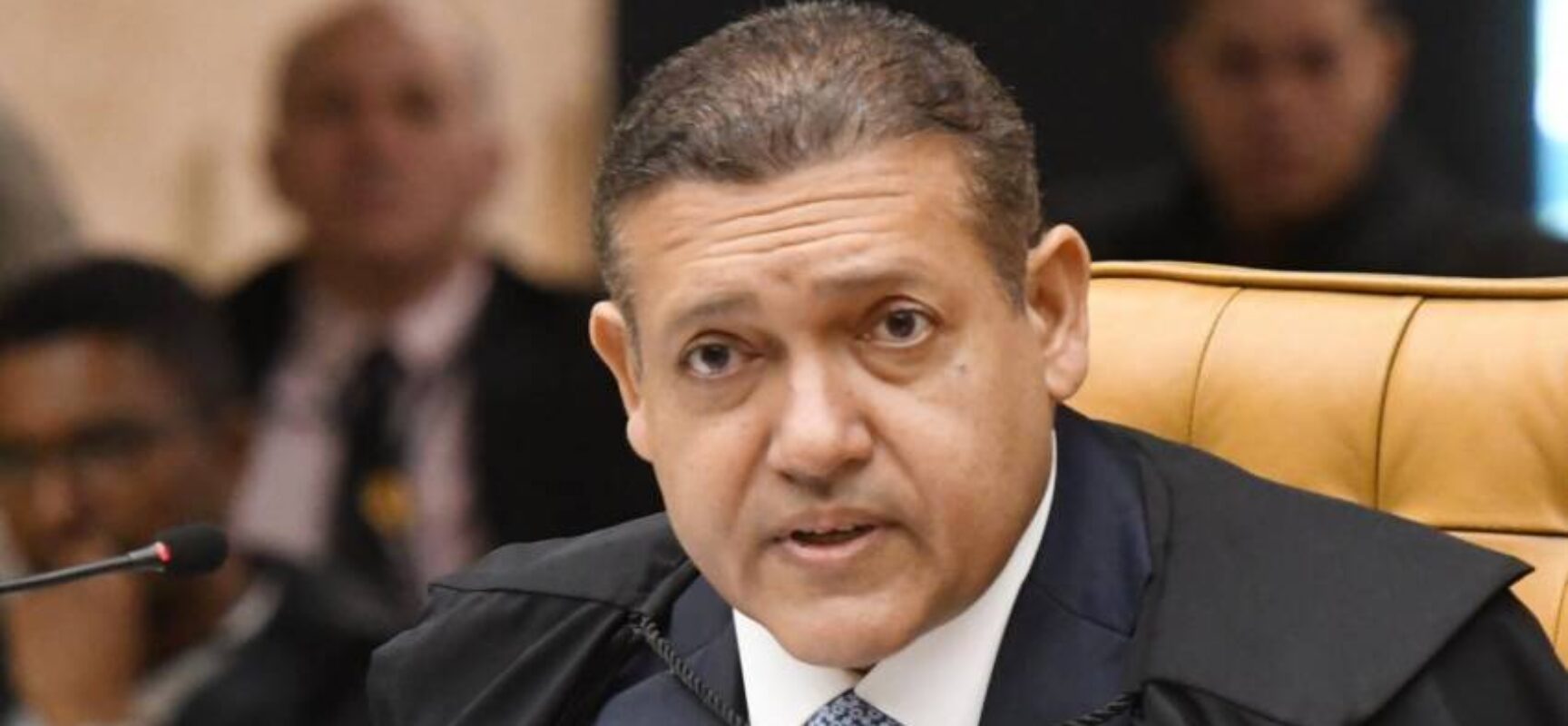O Globo critica Nunes Marques por atropelar regras do TSE em favor de Flávio Bolsonaro