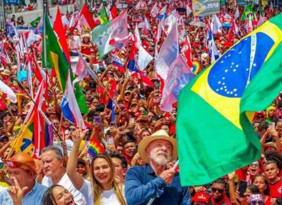 Antes de Juazeiro, Lula reúne dezenas de milhares de apoiadores em São Luiz